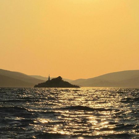2 Bedroom Amazing Apartment In Trogir Kültér fotó