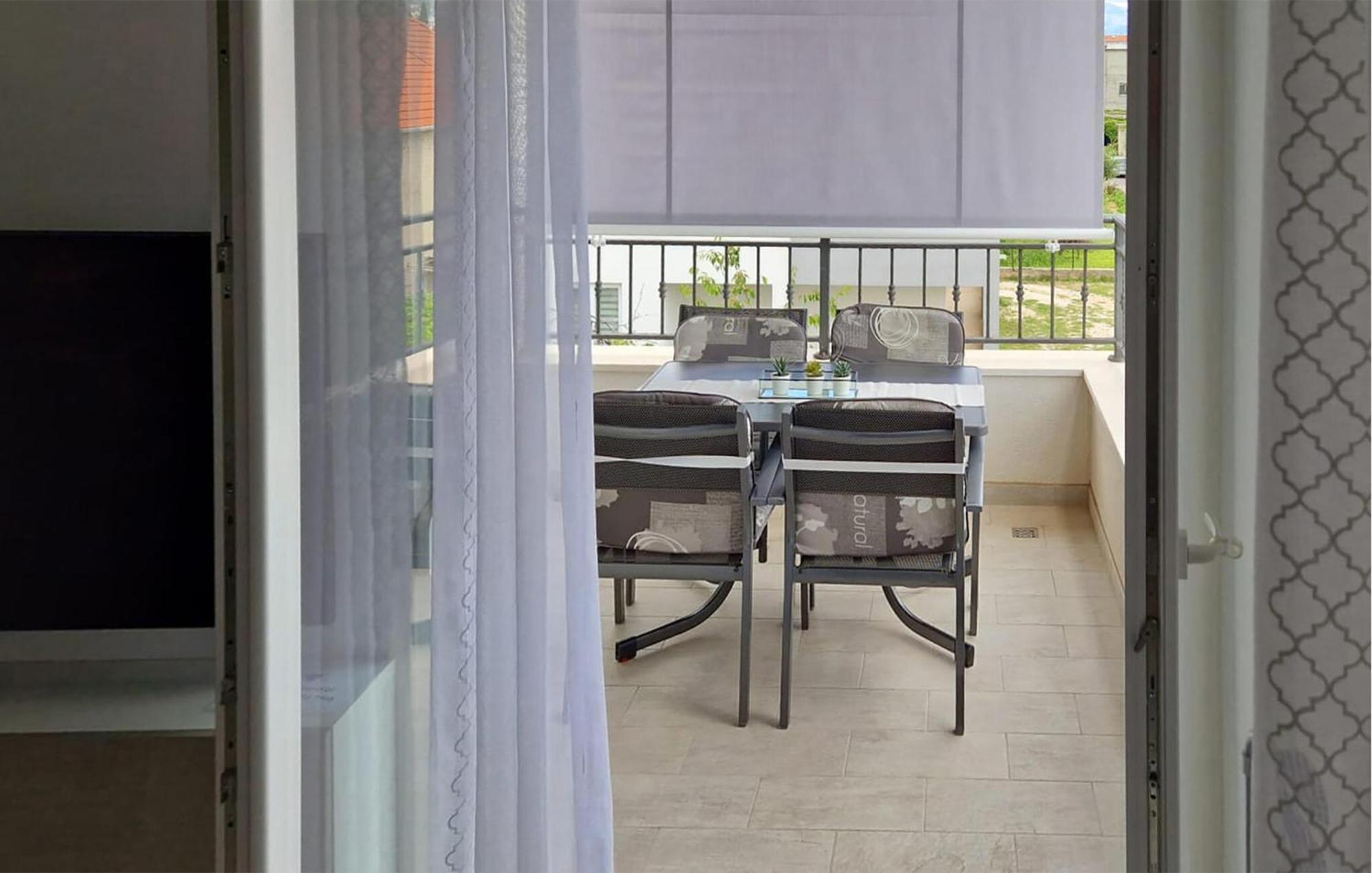 2 Bedroom Amazing Apartment In Trogir Kültér fotó