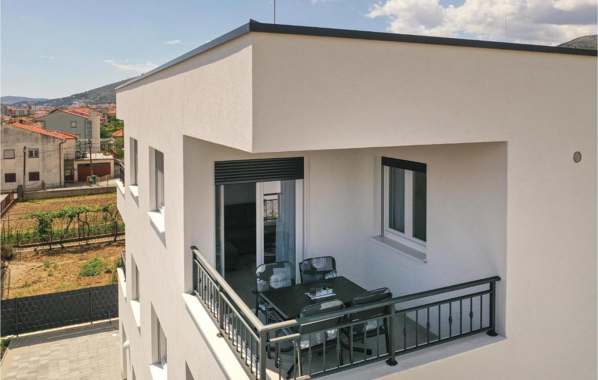 2 Bedroom Amazing Apartment In Trogir Kültér fotó