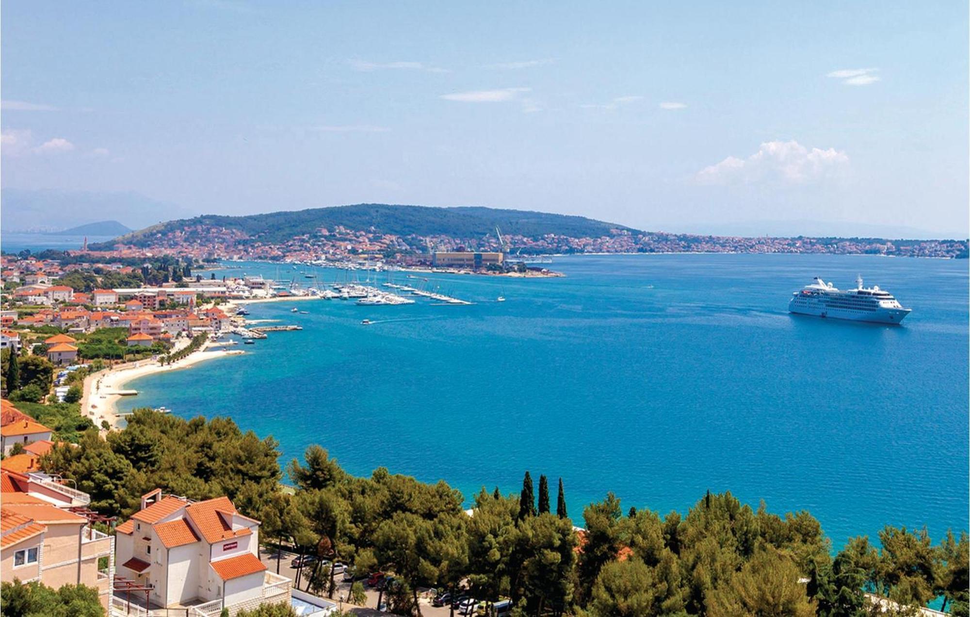 2 Bedroom Amazing Apartment In Trogir Kültér fotó